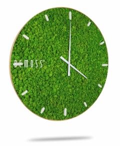 Une Horloge de mousse en mousse de RENNE avec cadran avec une surface de mousse verte luxuriante et des aiguilles blanches minimalistes des heures et des minutes. L'horloge comporte des index blancs et le nom de la marque « BEMOSS » en lettres blanches sur le côté gauche, créant un magnifique tableau de mousse. L'horloge est affichée sur un fond blanc.